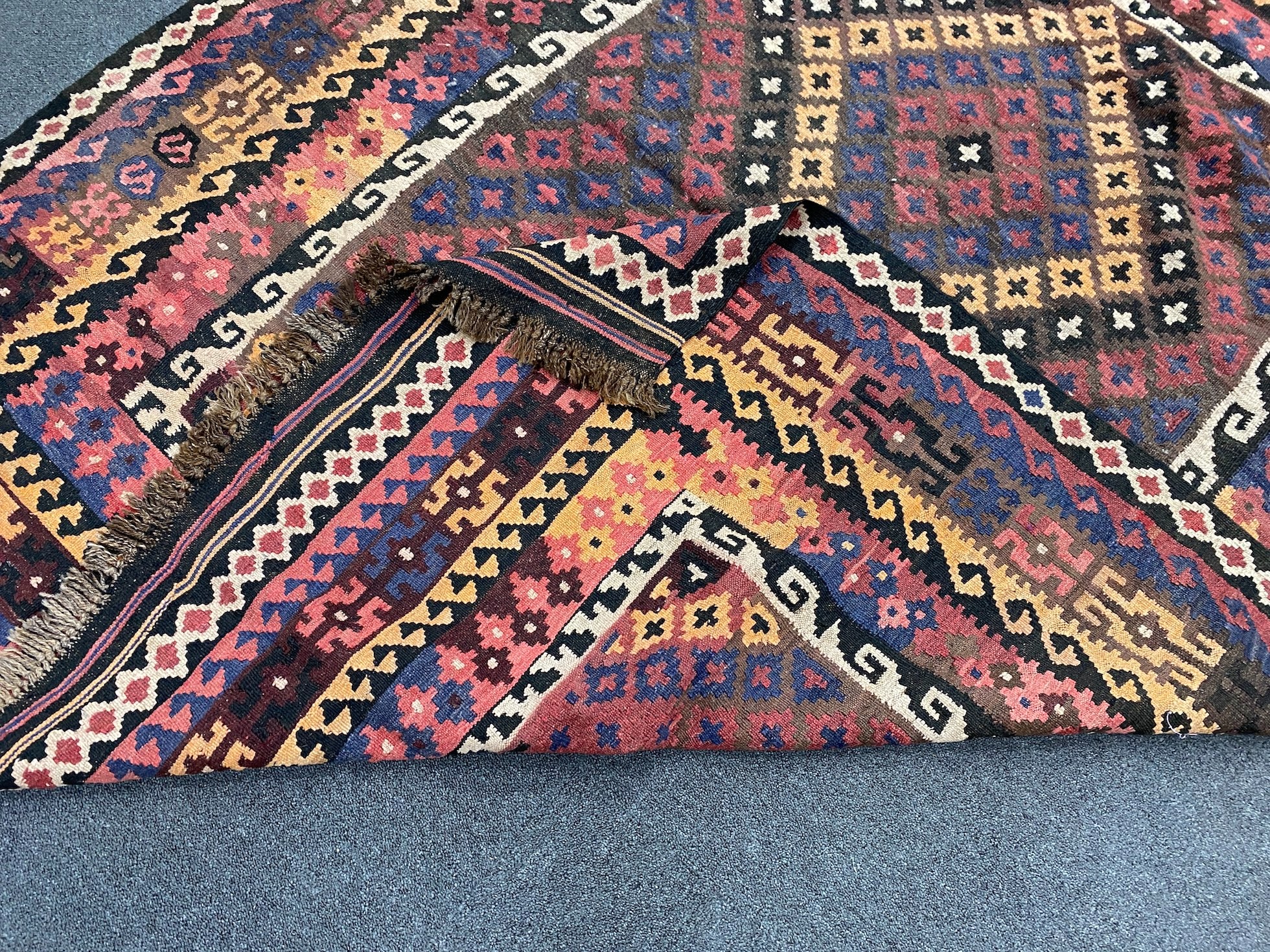 A polychrome flatweave rug, 203 x 160cm